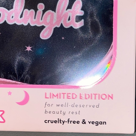 Sanrio Hello Kitty Goodnight Silky Sleep Mask - Picture 3 of 5